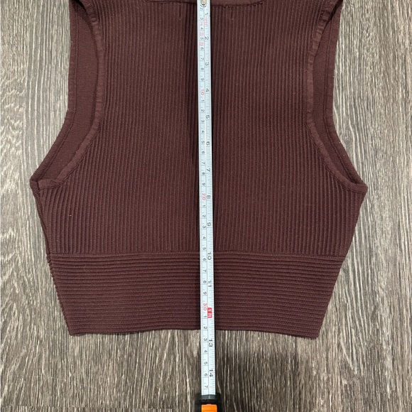 Glassons V-Neck Ribbed Crop Top - Picture 7 of 10